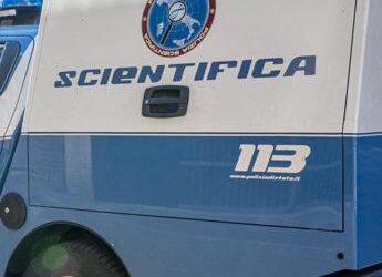 Roma, accoltella l’amica alla schiena durante lite per un ragazzo: arrestata 19enne