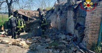 Roma, crolla casolare abbandonato al parco degli Acquedotti: due morti