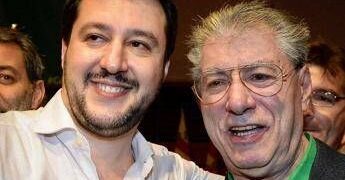 Salvini e l’addio a Umberto Bossi: “Mi hai cambiato la vita, ti saluto con gratitudine”