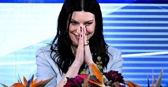 Sanremo, Pausini a Conti: “Ora per me sei un uomo importante come Baudo”
