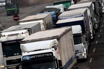 Sciopero autotrasportatori, Garante : “Revocare fermo tir 20-25 aprile”
