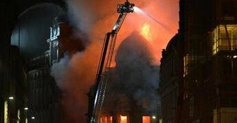 Scozia, enorme incendio a Glasgow: chiude stazione ferroviaria