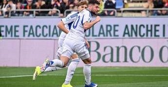Serie A, Cagliari-Como 1-2: Fabregas aggancia la Roma in zona Champions