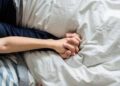 Sesso, lui a letto con l’App: l’aiuto digitale che allunga i tempi dell’amore