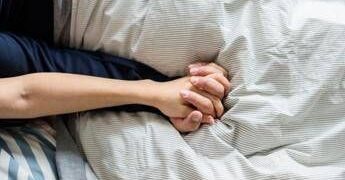 Sesso, lui a letto con l’App: l’aiuto digitale che allunga i tempi dell’amore