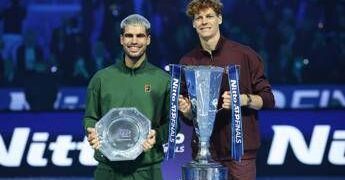 Sinner e l’abbraccio con Alcaraz a Miami: i complimenti di Carlos per il trionfo a Indian Wells