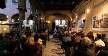 Solidarietà, Fondazione Banco dell’energia celebra i 10 anni con un volume fotografico