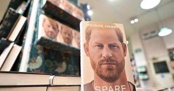 ‘Spare’ di Harry è il libro più letto… nei bagni di tutta la Gran Bretagna