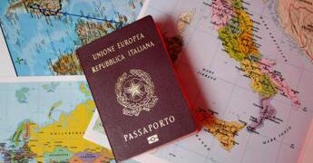 Spende 21mila euro per un viaggio in Antartide a 65 anni: “I soldi non sono per i miei figli”