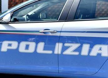 Speronano l’auto e tentano la rapina, le vittime sono poliziotti: due arresti a Napoli