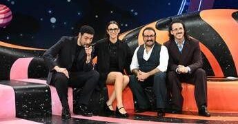 ‘Stasera a letto tardi’, oggi 10 marzo: tra gli ospiti Elettra Lamborghini