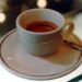 Ti porti la tazzina al bar? Il caffè costa solo 50 centesimi