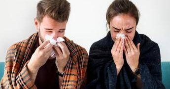 Torna il freddo, Pregliasco: “Stress per l’organismo, favorisce infezioni respiratorie”