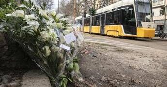 Tram deragliato a Milano, il conducente non risponde a pm: “Non è nelle condizioni fisiche”