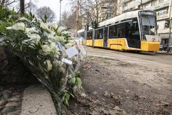 Tram deragliato a Milano, il conducente non risponde a pm: “Non è nelle condizioni fisiche”