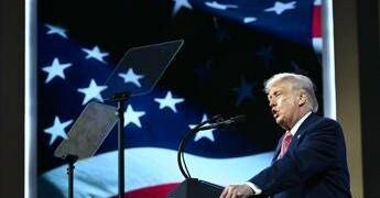 Trump: “Iran implora per un accordo”. E lo Stretto di Hormuz diventa ‘di Trump’