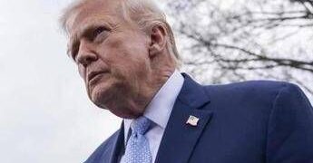 Trump tra negoziati e l’attacco all’isola di Kharg, Iran rafforza difese