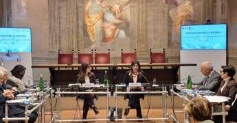 Tumori, in Italia 1.103 studi clinici in corso: “Nuove tecnologie per aumentare partecipazione pazienti”