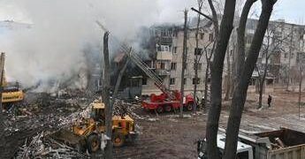 Ucraina, Russia attacca ancora con missili e droni: colpite Dnipro e a Kharkiv