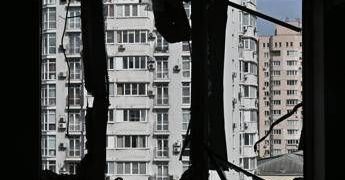 Ucraina, pioggia di dron su Kiev: esplosioni in città. Russia abbatte 38 velivoli diretti a Mosca