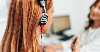 Udito a rischio per 1 mld di giovani, le iniziative di Amplifon nel World Hearing Day