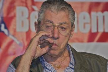 Umberto Bossi, da ‘Roma ladrona’ a ‘La Lega ce l’ha duro’: anatomia del linguaggio del Senatur