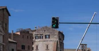 A Roma semafori con luce bianca per auto a guida autonoma? Patanè: “Sono fake news”