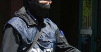 Arezzo, 15enne indagato per propaganda d’odio e istigazione a delinquere