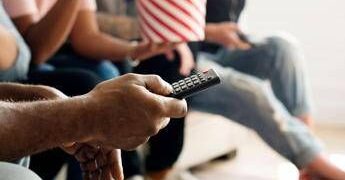 Ascolti tv, ‘Uno Sbirro in Appennino’ su Rai1 vince con 23,7%