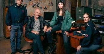 Ascolti tv, ‘Uno Sbirro in Appennino’ su Rai1 vince il prime time di giovedì 23 aprile