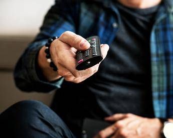 Ascolti tv, vince la replica di ‘Montalbano’: Floris oltre 11% e ‘Belve’ 8,8%