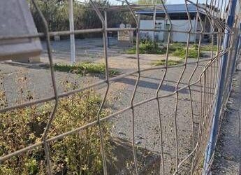 Autolavaggio abbandonato al Parco Pallotta di Ostia, dopo anni uno spiraglio