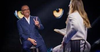 Belve, Carlo Conti: “Non sono bisessuale, ho solo un’idea fissa. Mio erede? Nicola Savino”