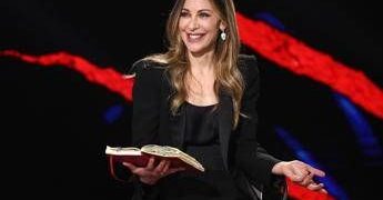 Belve, gli ospiti della puntata di domani: Carlo Conti, Giulia Michelini e Francesco Chiofalo