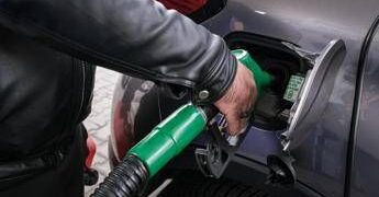 Benzina e diesel, continua calo prezzi carburanti