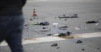 Bimbo di 8 anni muore in un incidente in moto con il padre sull’A21: ferito il genitore