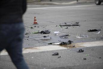 Bimbo di 8 anni muore in un incidente in moto con il padre sull’A21: ferito il genitore