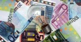 Bollette, bonus da 115 euro: chi lo riceve e quando arriva