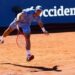 Borges serve dal basso sul match point, Etcheverry ‘offeso’. E Barcellona fischia