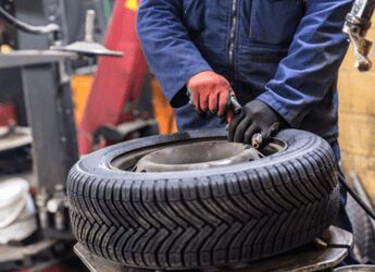 Cambio gomme estive: scadenze, regole e sanzioni secondo il Codice della Strada