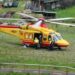 Cammina sul ciglio della strada e precipita in un dirupo, morta 58enne in Trentino