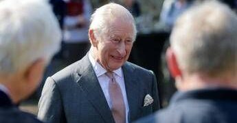 Carlo III, il viaggio negli Usa per Donald Trump. Vedrà anche il principe Harry?