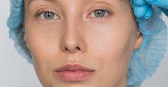 Chirurgia estetica in crescita, ma è rivoluzione ‘soft’: i trend dal seno ai filler