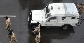 Costruiscono finto casello e incassano il pedaggio per un anno e mezzo, l’incredibile truffa in India