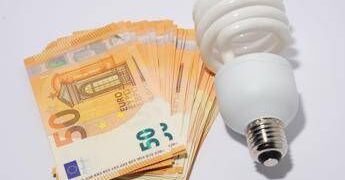 Decreto Bollette è legge, come funziona e a chi spetta il nuovo bonus di 115 euro