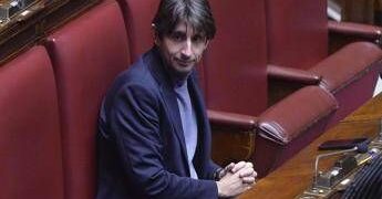Deputati sospesi a gennaio, scintille maggioranza-opposizione alla Camera. E Donzelli infiamma l’Aula