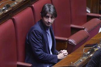 Deputati sospesi a gennaio, scintille maggioranza-opposizione alla Camera. E Donzelli infiamma l’Aula