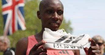 “Due fette di pane, miele e tè”: Sawe e la (normale) colazione prima del record del mondo in maratona