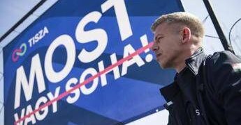 Elezioni in Ungheria, chi è Magyar: l’ex insider che può battere Orban