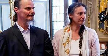 Famiglia nel bosco, lo psichiatra e perito: “Rientro a tappe bimbi unica strada percorribile”